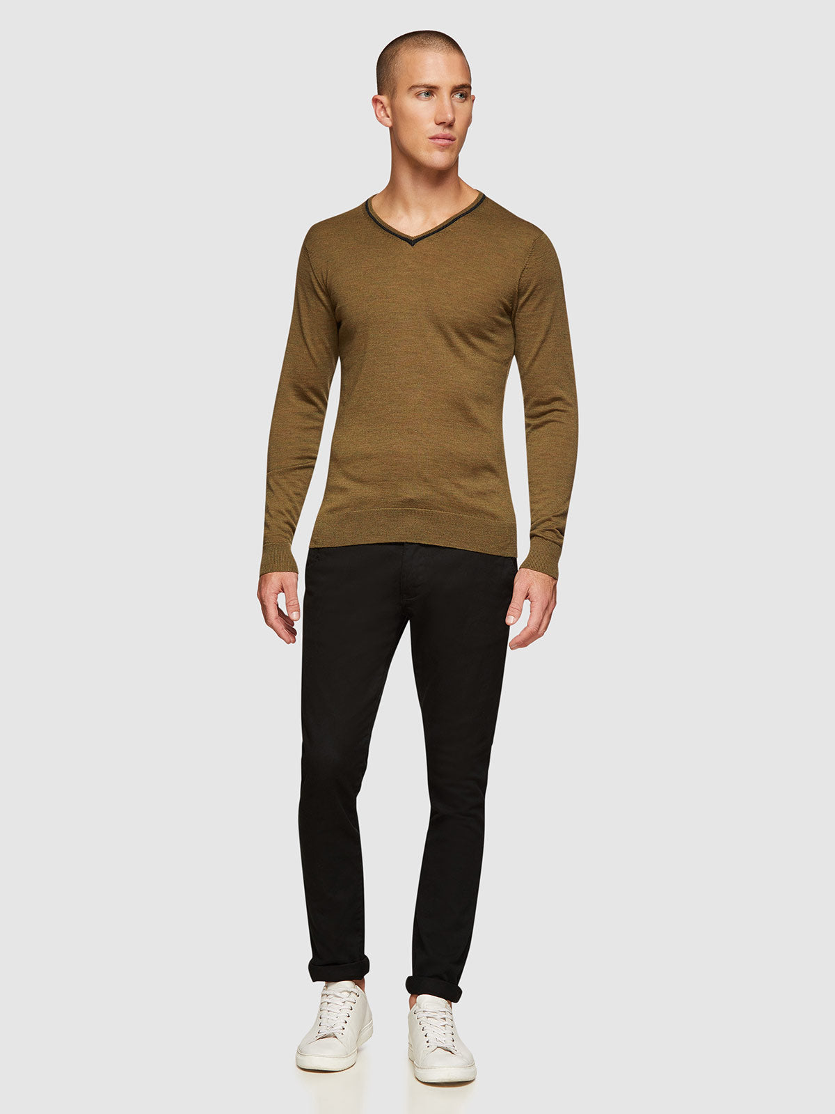 PERRY TIPPING V-NECK WOOL PULLOVER